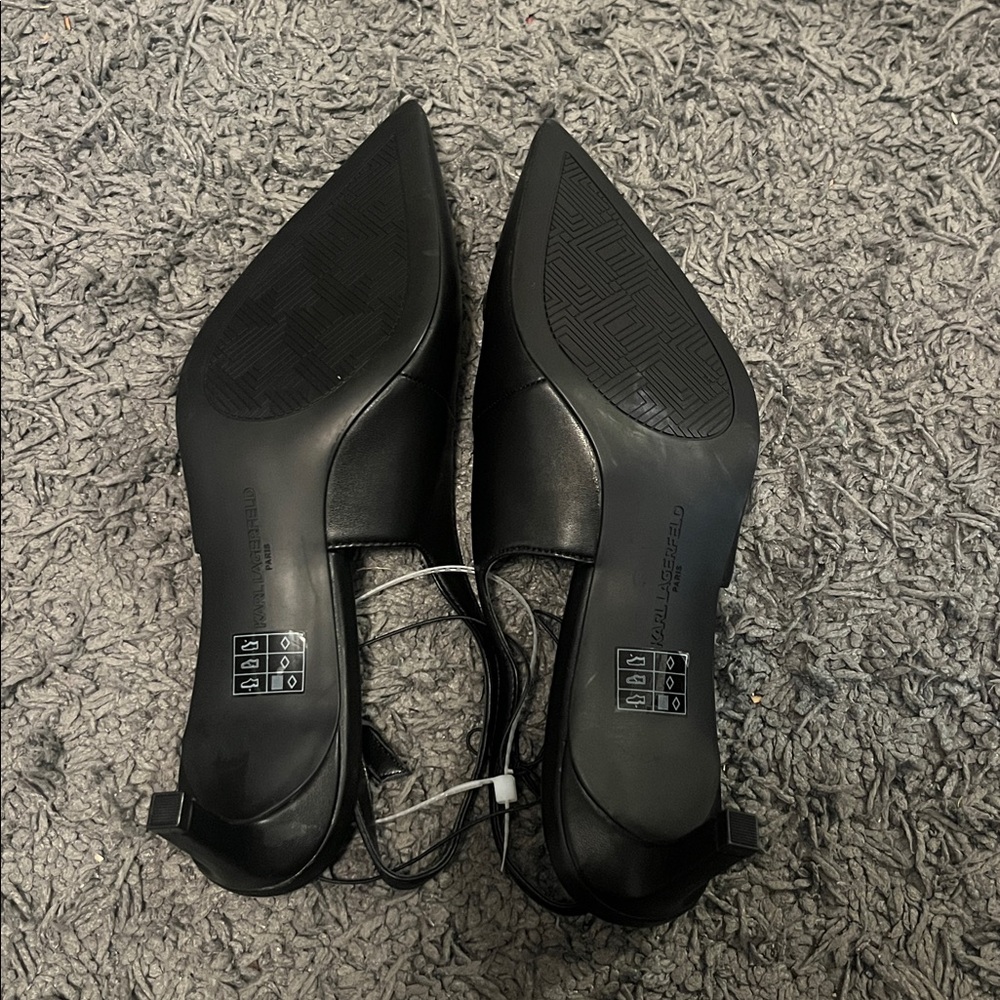 🖤🥰Karl Lagerfeld Black Heels with Gold Accents - Picture 4 of 5